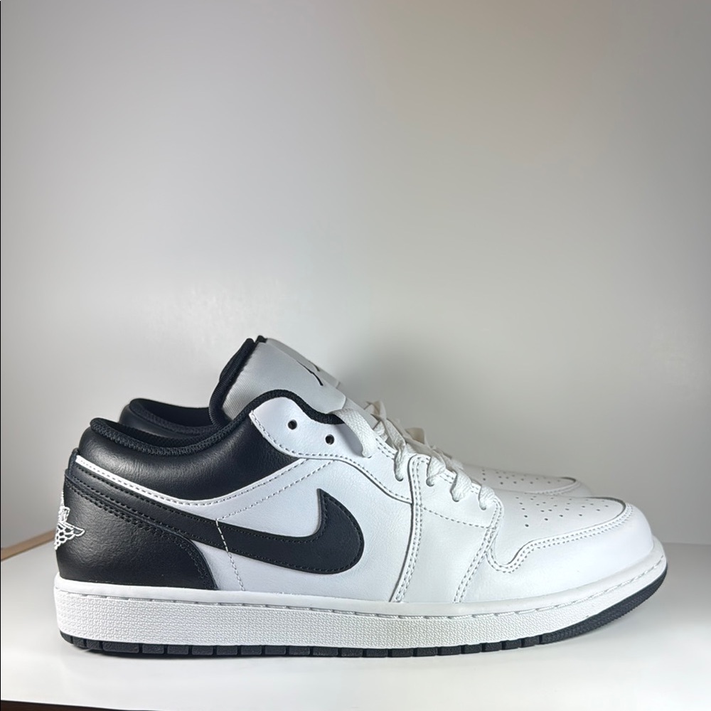 Nike Air Jordan 1 Low White Black Men’s Size 10 Reverse Panda Sneakers